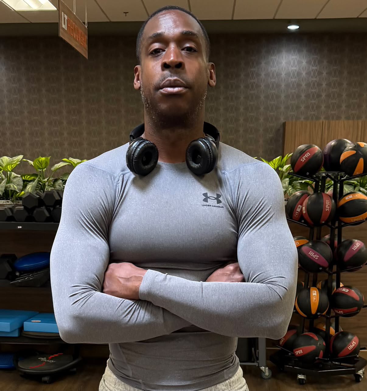 Fonati Pennoh in a gray workout shirt at a gym